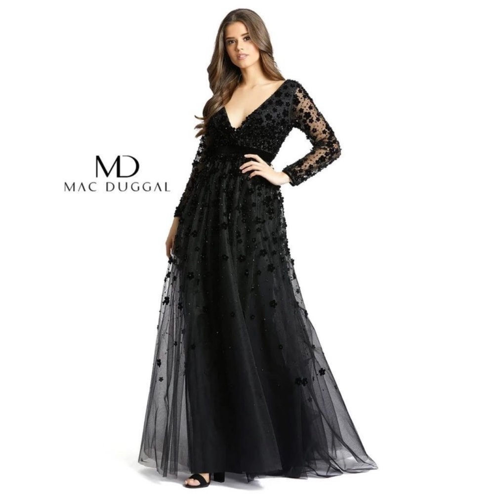 NWT Mac Duggal 67502 Floral Appliqué V-Neck Evening Gown Size 4 Black